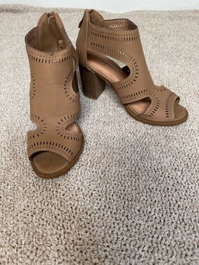 TOP Moda Tan Cutout Peep-Toe Block Heel Sandals